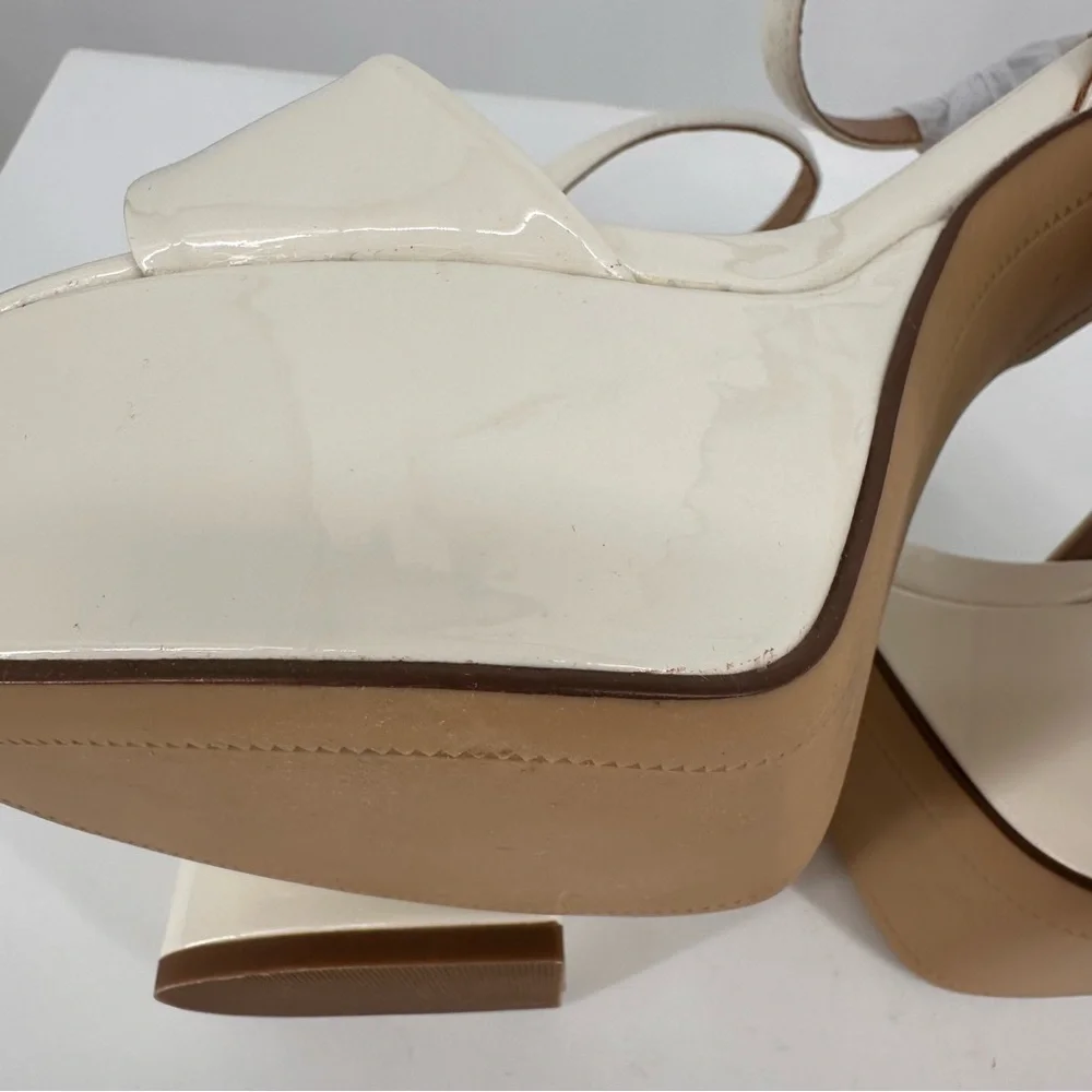Steve Madden Jolie Buckle Patent Platform Sandals in Bone size 10